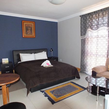 Royal Castle Guest House Windhoek Oda fotoğraf