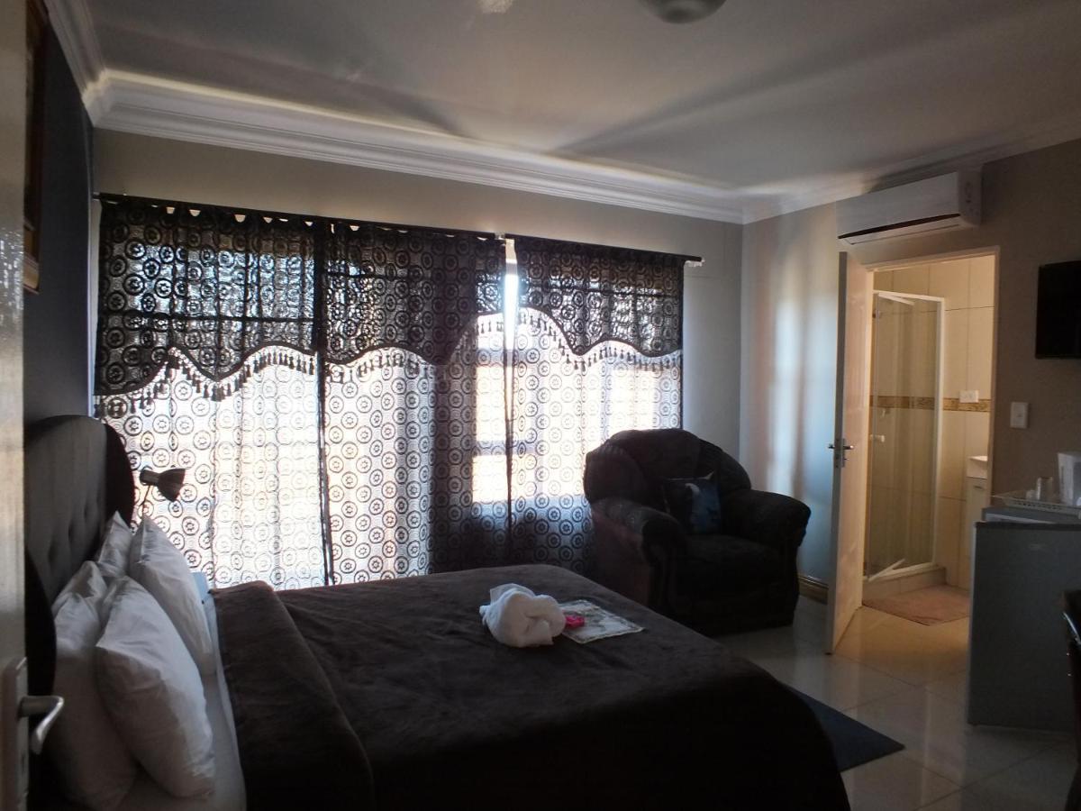 Royal Castle Guest House Windhoek Oda fotoğraf